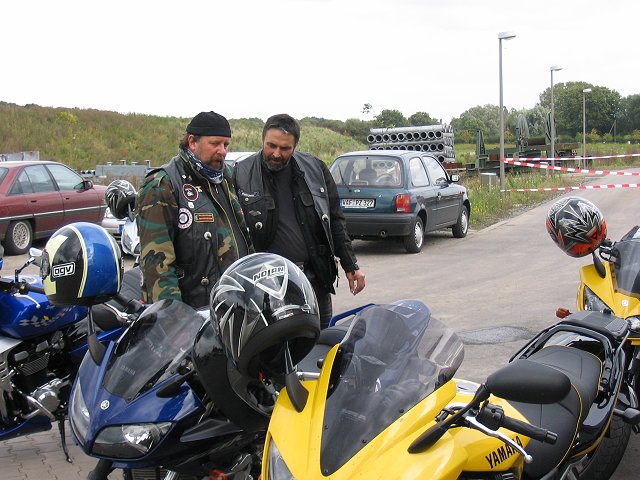 Talk shop among bikers !