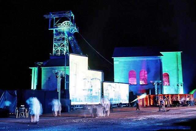 Schne Lichtspiele auf einer Zeche in Frankreich !